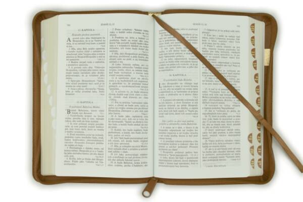 Biblia, Roháčkov preklad, 2020, hnedá, so zipsom, s indexmi - otvorená
